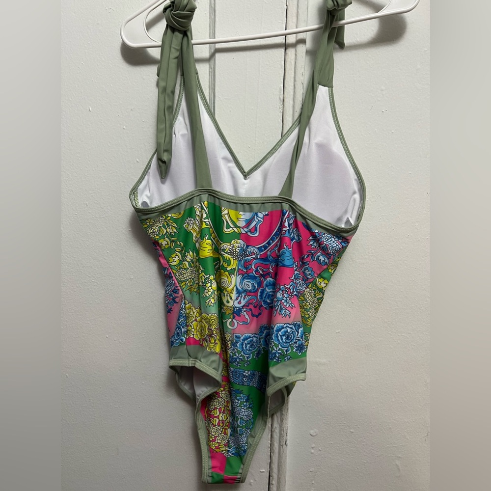 Stunning Swimsuit Set ๐ - Picture 9 of 11